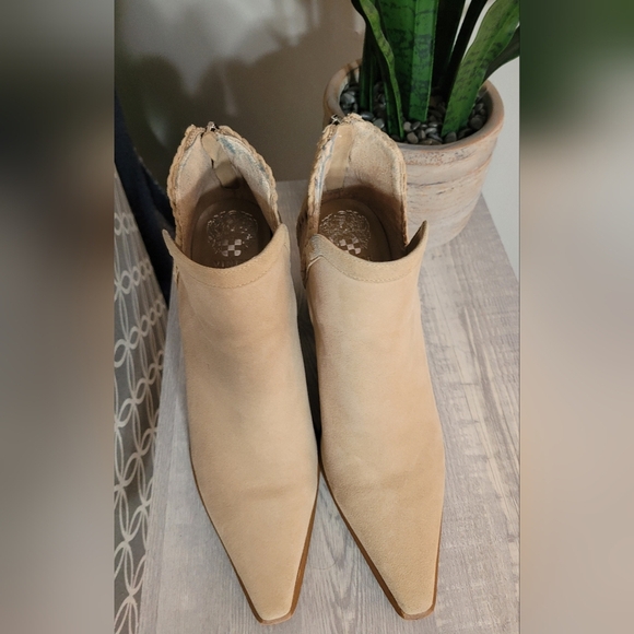 Vince Camuto Pointed Toe Tan Leather Boots 8M - Picture 2 of 7